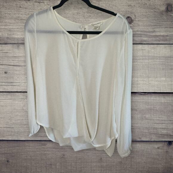 Sans Souci sheer blouse with front wrap style cut out - Picture 2 of 9